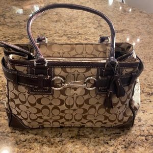 Coach classic excellent condition.